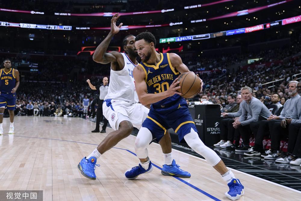 足球场上的 足球场上的